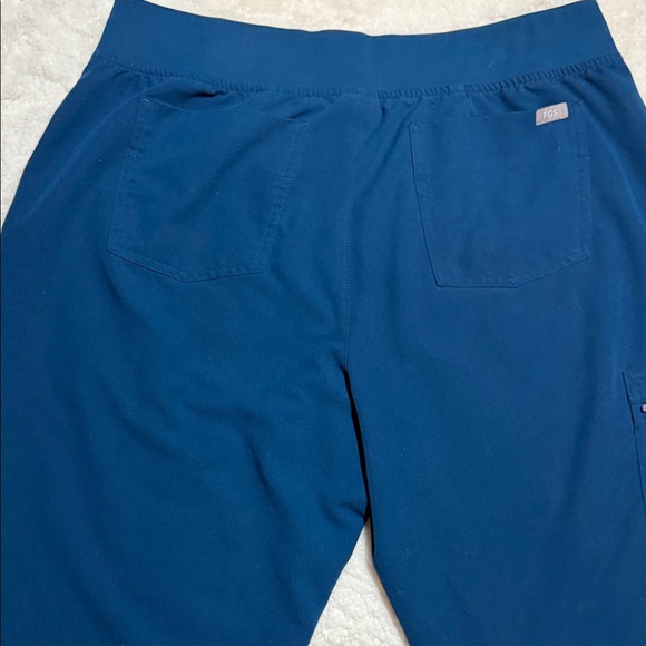 Figs Zamora Jogger Scrub with Orange Drawstring - Picture 7 of 8